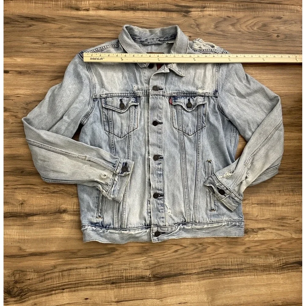 Men's Levi Strauss & Co. Button Up Jean Jacket Ripped Light‎ Wash Size Large